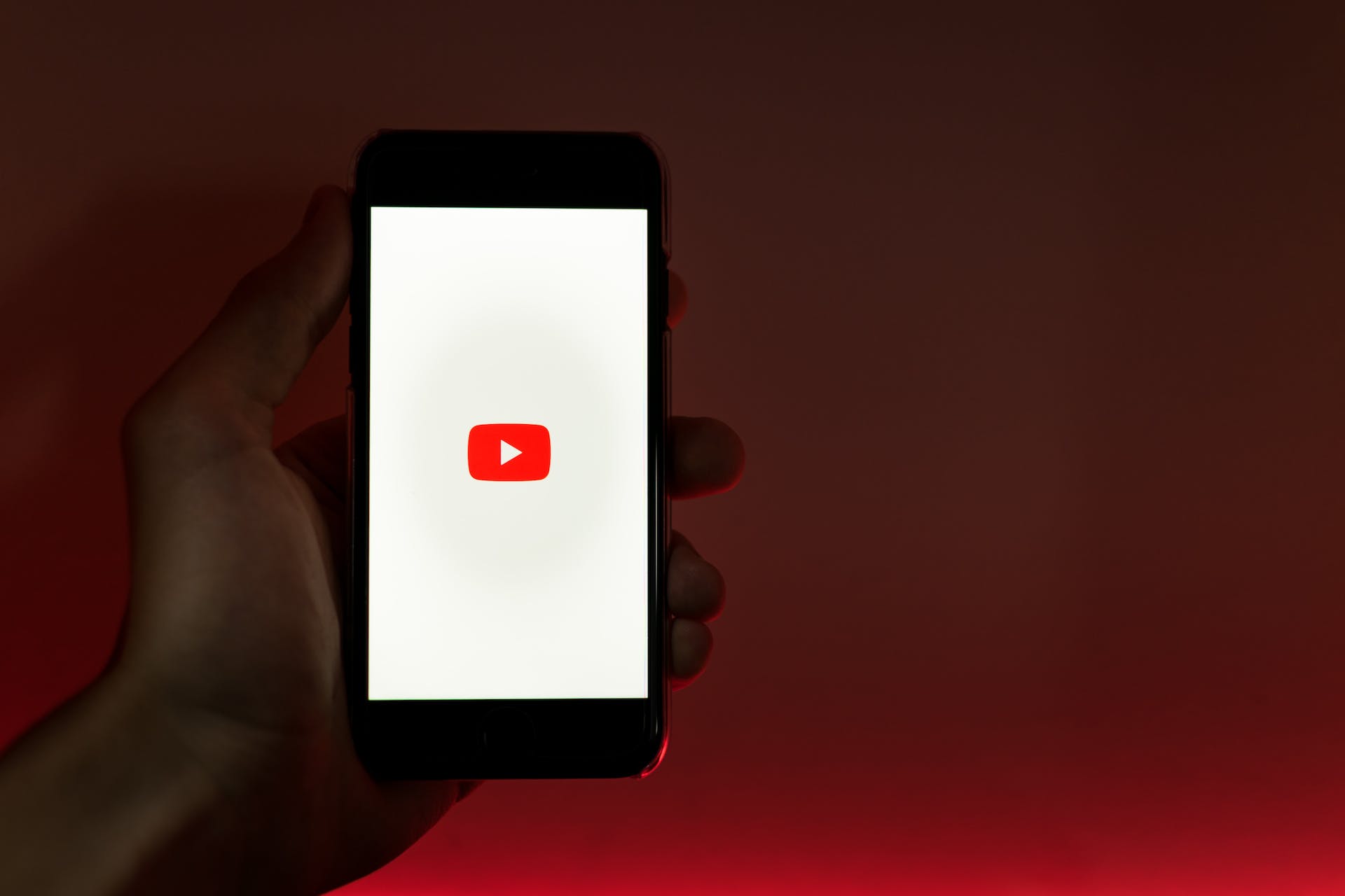 YouTube wants to protect teens from developing 