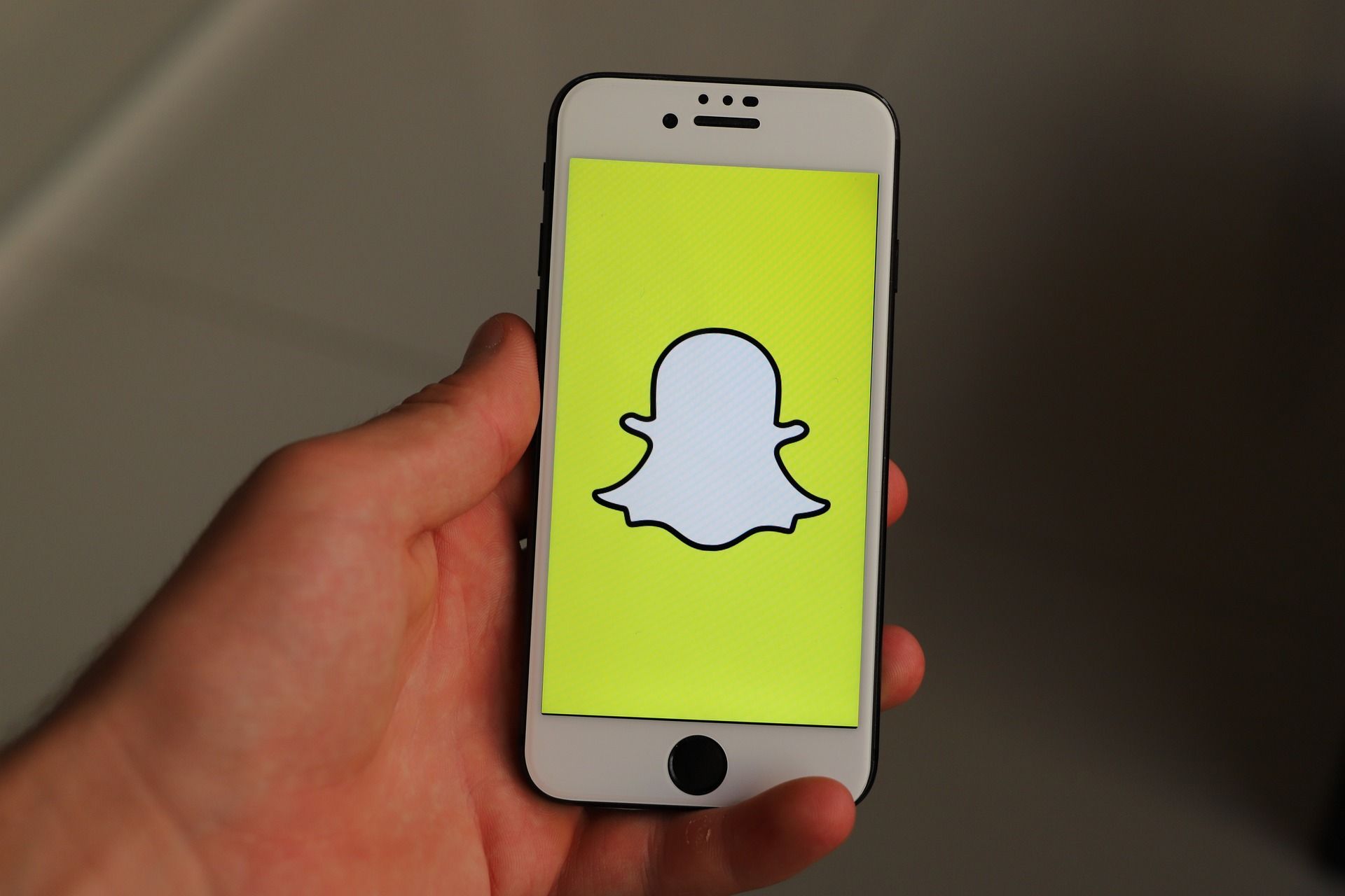 Dangers of Snapchat scams. How scammers can steal your money