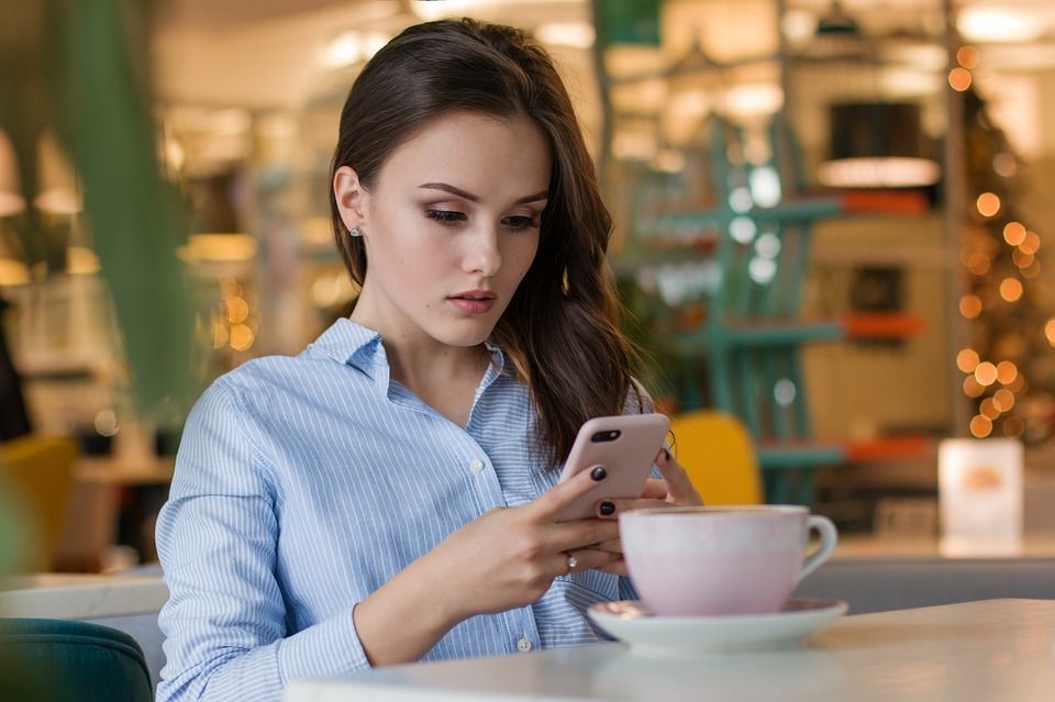 Three Common Mistakes Mobile Users Make that Compromise their Security