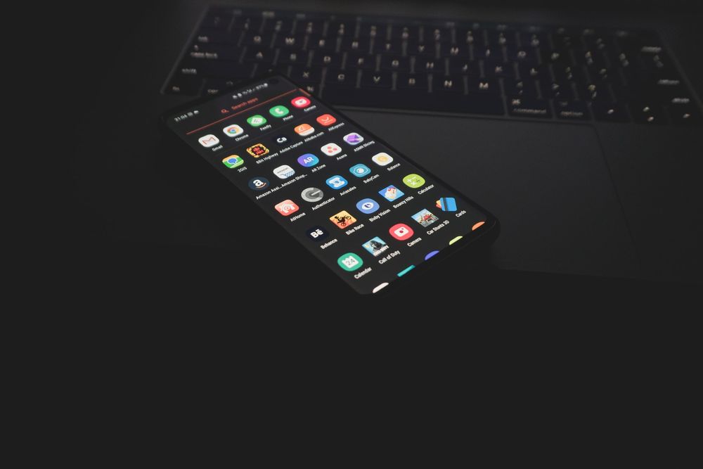 Internet Service Providers Help Spyware Vendor Infect iOS and Android Devices