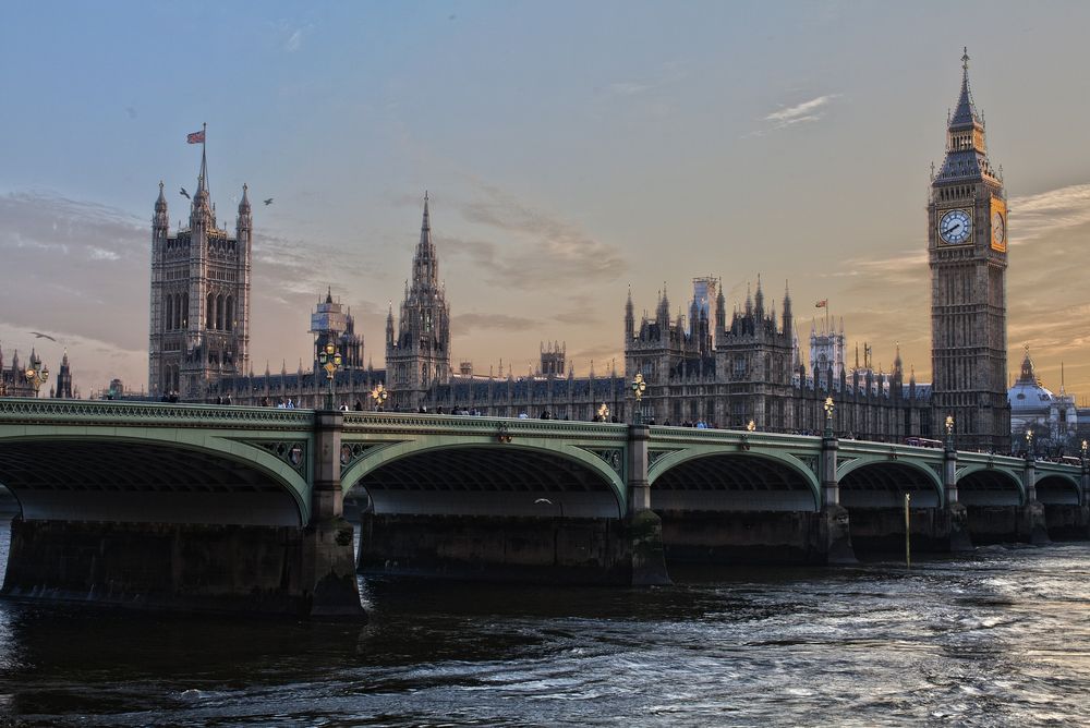 Cybercrooks Leverage Death of Queen Elizabeth II to Steal Users’ Microsoft Credentials