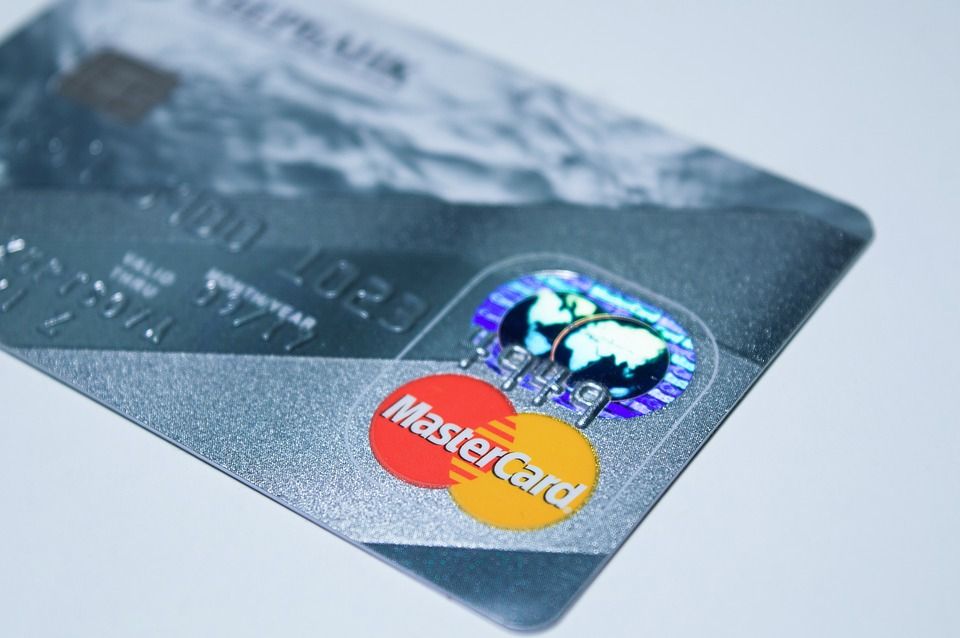 Thieves make off with shoppers" credit card numbers after hacking apparel site for four months