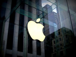 Teen Sues Apple for $1 Billion, Saying Facial Recognition Mistook Him for a Thief