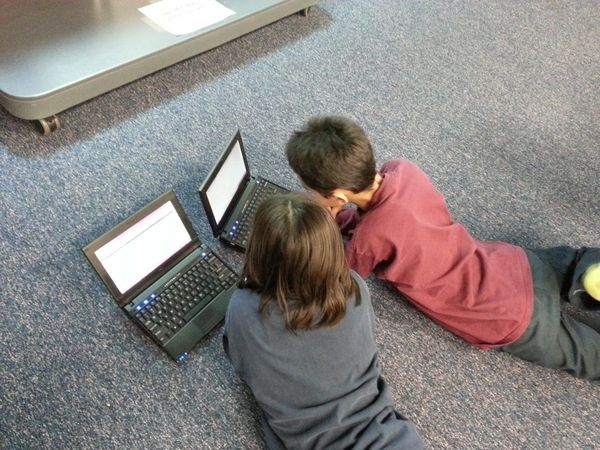 Prin programa școlară propusă în Australia copiii de 5 ani ar învăța despre confidențialitatea în mediul online și securitatea cibernetică