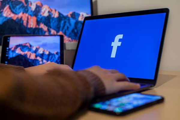 Războiul clonelor pe Facebook: Cum să te protejezi de conturi care își asumă identitatea ta pentru a-ți păcăli prietenii și familia