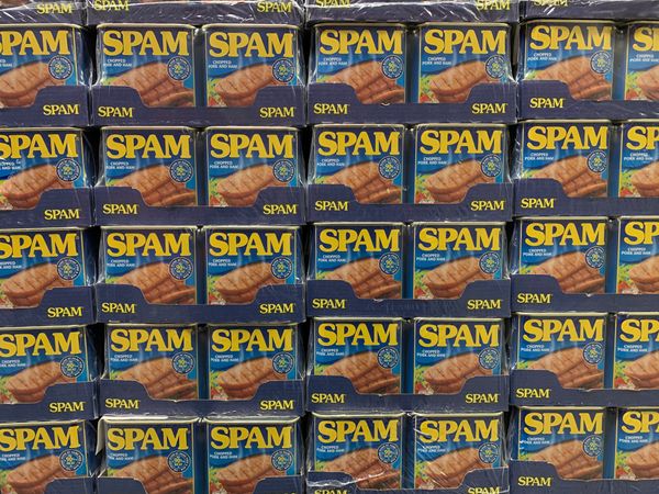 Spam Trends of the Week: Cybercrooks Phish for Email Credentials and Blockchain Data