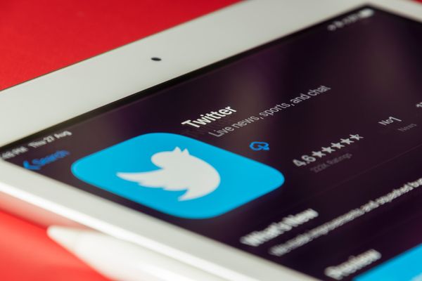 Don't Fall for This Phishing Scam Threatening to Revoke Your Twitter Badge