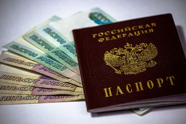 Russians Attempting Draft Evasion Help Scam Market Thrive