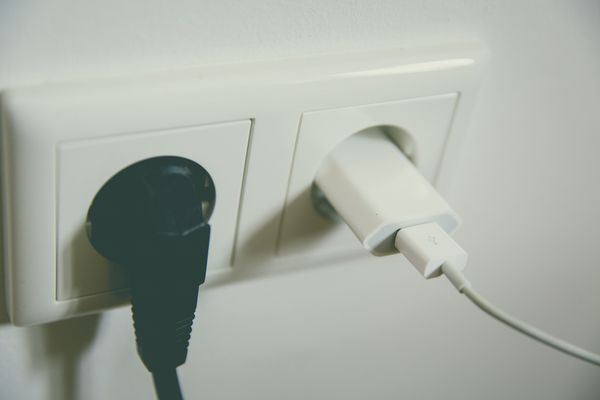 Attackers Using Public USB Outlets to Spread Malware, FBI Warns