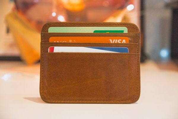 Un pirate prend 4 ans pour avoir fait du shopping avec des cartes de crédit de clients