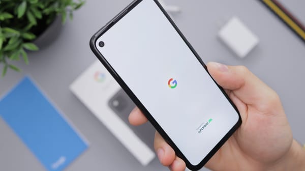 Función beta de Android bloquea la instalación de apps maliciosas durante llamadas telefónicas