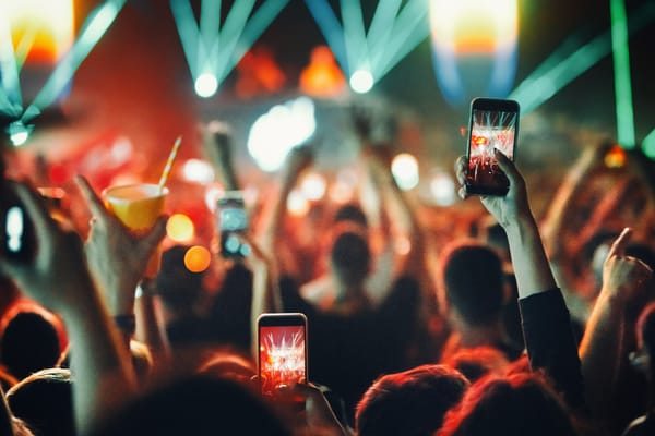 Les fans de Metallica et The Weeknd cibles d'arnaques aux faux billets de concert