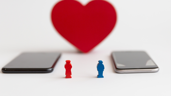 Una nueva investigación muestra cómo la IA impulsa las estafas de romance-baiting