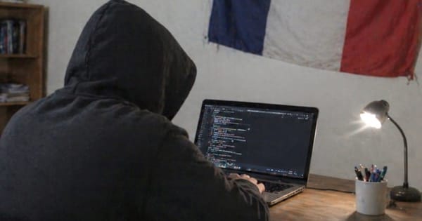 La police arrête le pirate de 21 ans HexDex, suspect d'une centaine de violations de données