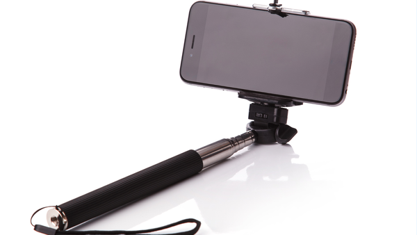Should you let your child post selfies online? What parents should know Should you let your child post selfies online? What parents should know