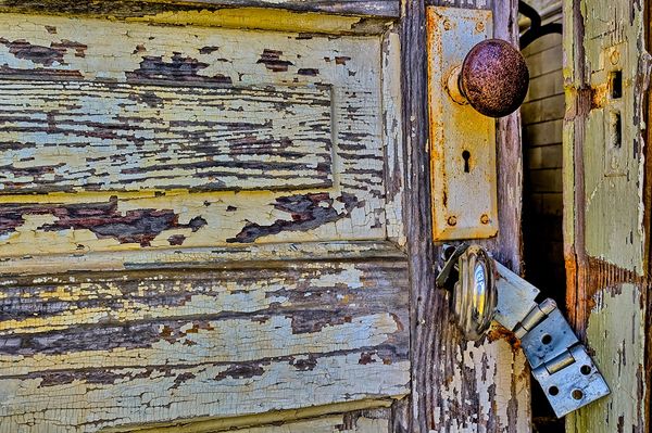 Inefficient IoT Security Exposes Users" Privacy to Hackers