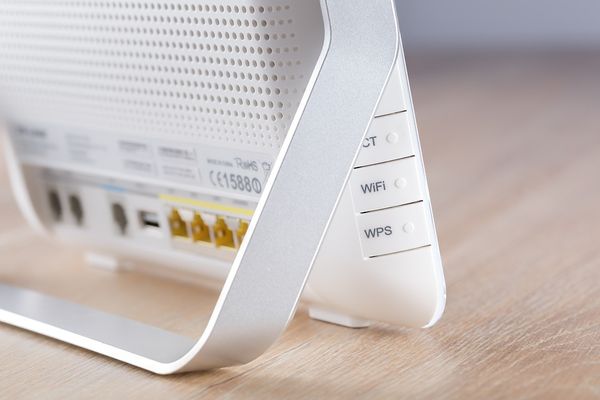 How to protect yourself from the "KRACK" Wi-Fi attack