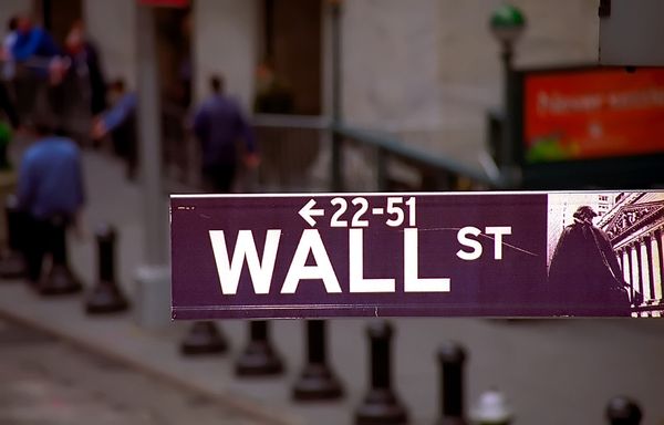 Wall Street warming up to Bitcoin as Goldman Sachs sets up trading desk