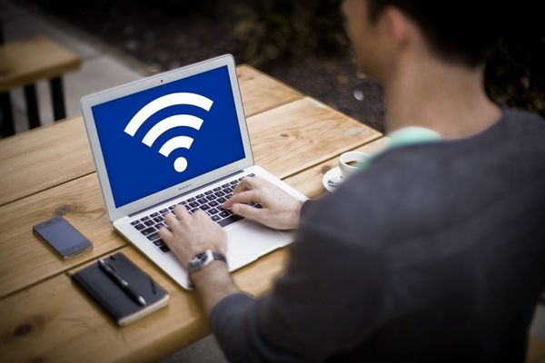 Les employés en télétravail doivent faire attention aux réseaux Wi-Fi publics