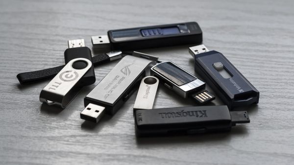 Second-Hand USBs Purchased on eBay Expose Personal and Financial Information of Users